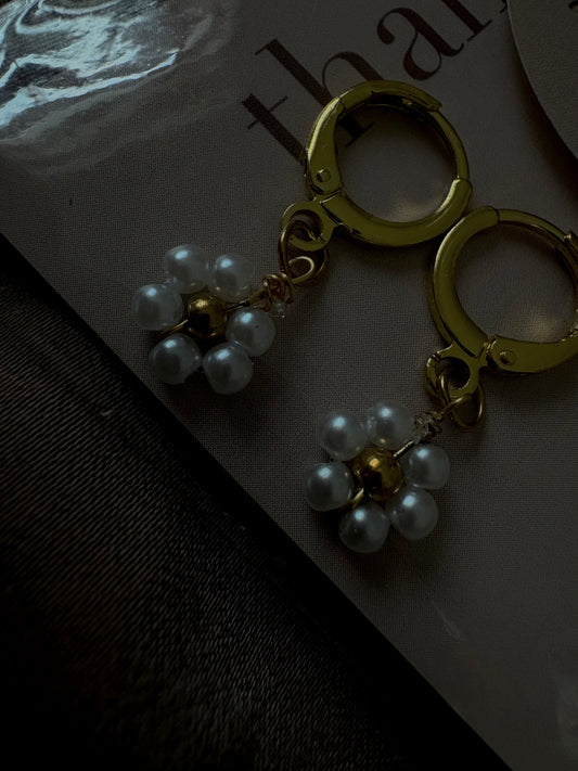 Daisy Pearl Earrings